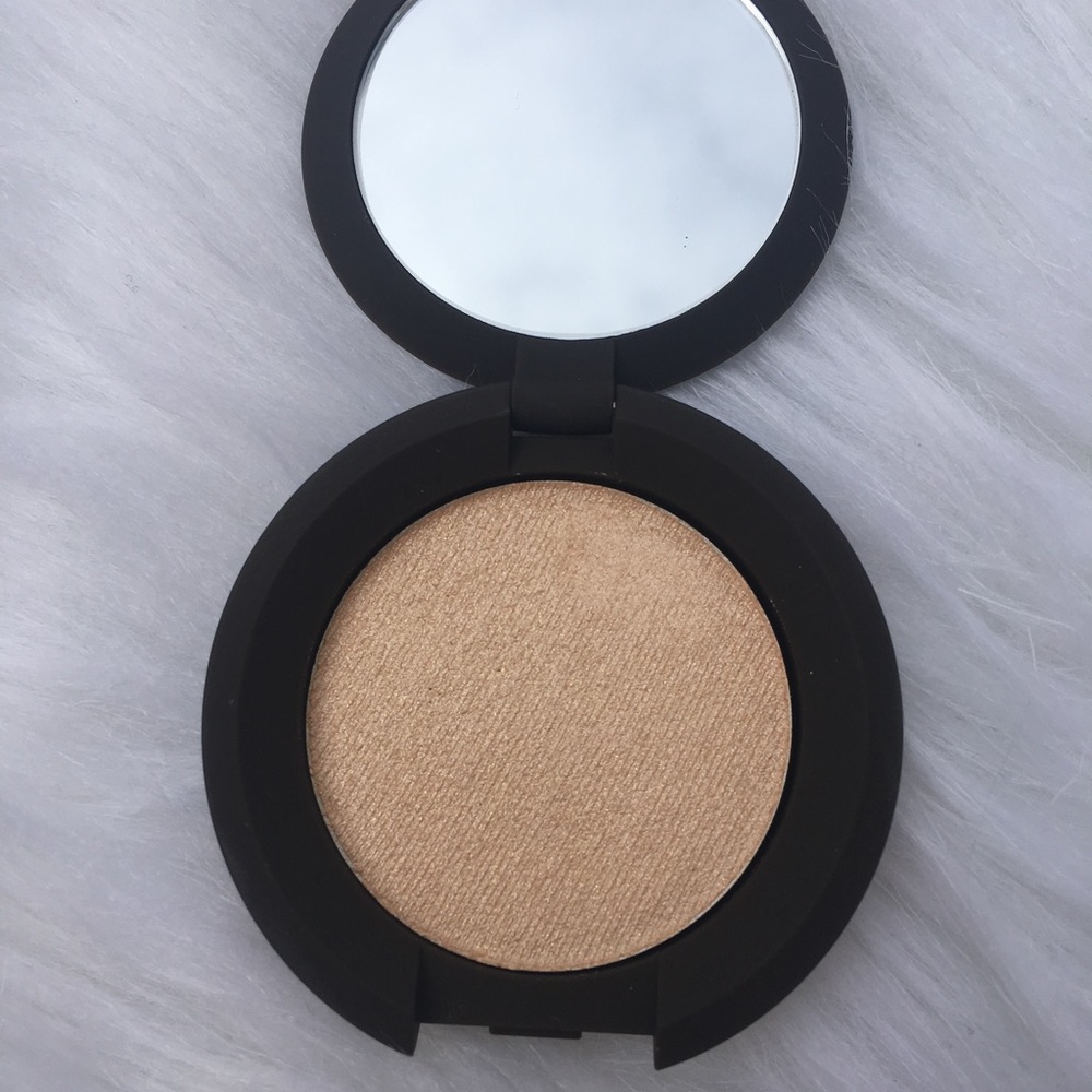New Becca Moonstone Highlighter!